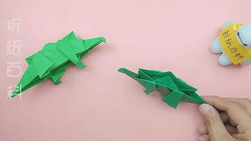 肖战依旧是娱乐吃瓜界焦点，白鹿风波与低谷期逆袭全梳理