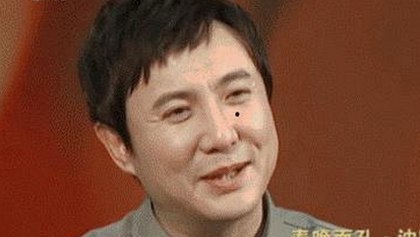 黄明昊娱乐圈趣事大揭秘，吃瓜直播和表情包全汇总